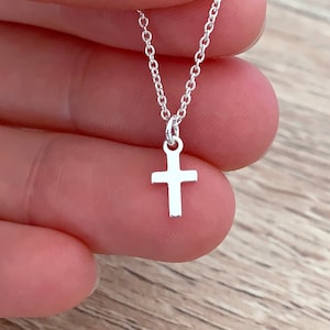 Pequeña cruz de plata esterlina collar primera comunión regalo collar cristiano colgante joyería católica bautismo regalo encanto joyería religiosa