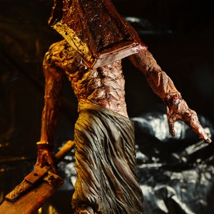 Pyramid Head / Red Pyramid thing / Silent Hill image 2