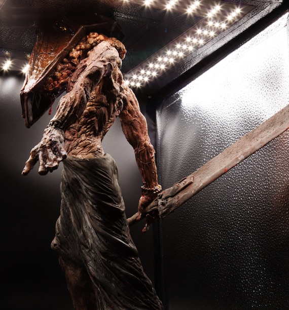 Make Your Own: Pyramid Head, Carbon Costume