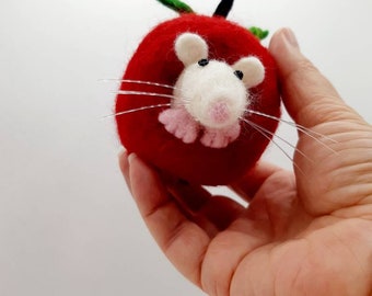 Felted mouse in an apple.