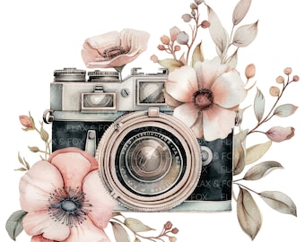 Könnte beinhalten: Eine Vintage-Kamera mit einem schwarzen und silbernen Gehäuse und einem großen Objektiv. Die Kamera ist von rosa und weißen Blumen und grünen Blättern umgeben.