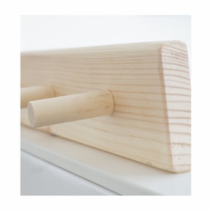 Estante de madera de 7 clavijas, Ganchos rectos, Perchero de pared, Decoración de la habitación para niños pequeños, Guardería para niños, Guardería del bosque, Riel de clavija, Estante de madera natural, Percha imagen 7