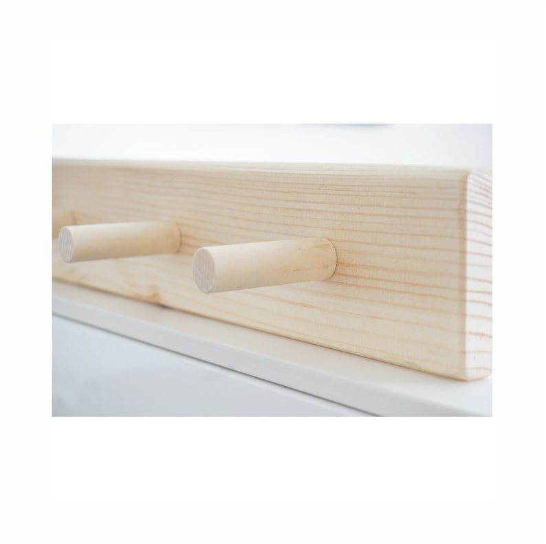 Estante de madera de 7 clavijas, Ganchos rectos, Perchero de pared, Decoración de la habitación para niños pequeños, Guardería para niños, Guardería del bosque, Riel de clavija, Estante de madera natural, Percha imagen 6