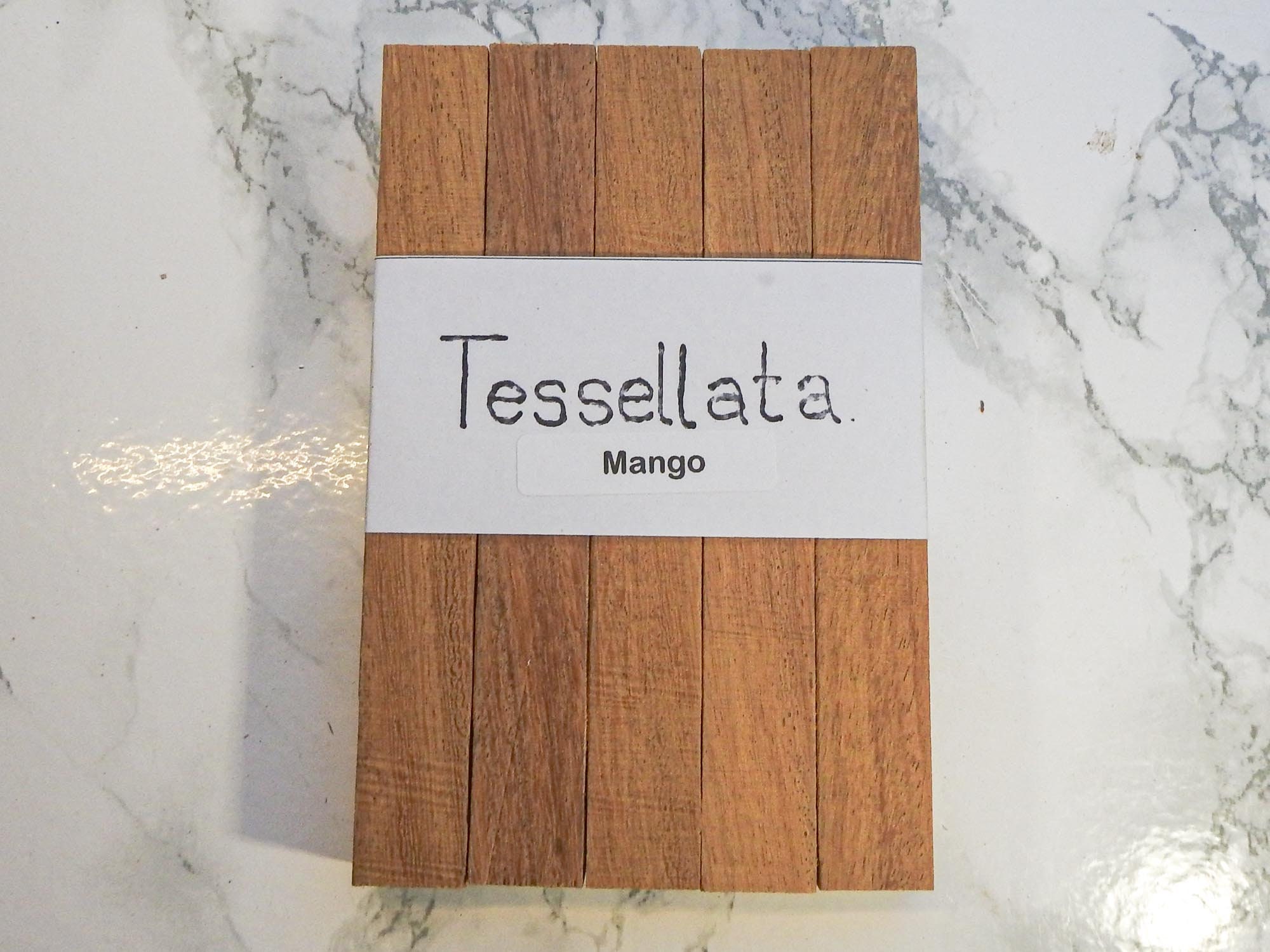 Un paquete mixto de diez espacios en blanco de Madera para torneado y otros pequeños proyectos de la pluma