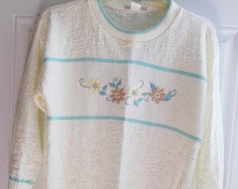 White 3/4 Sleeve Knit Top With Embrodiery, Sz. S, No Label, Vintage