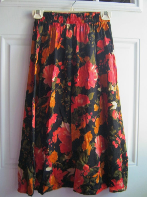 Black Boldly Floral Skirt, Size 8 Petite, Le Damo… - image 1