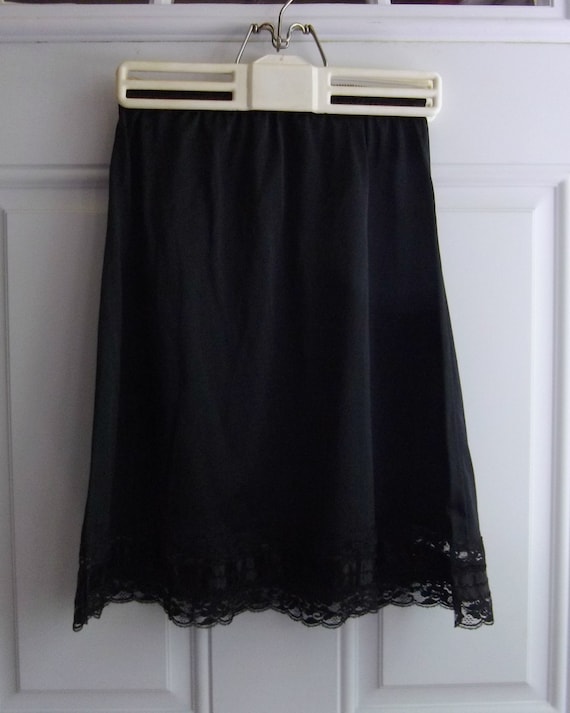 Black Half Slip by Met lin Size Small 18 1 2 in Length Etsy