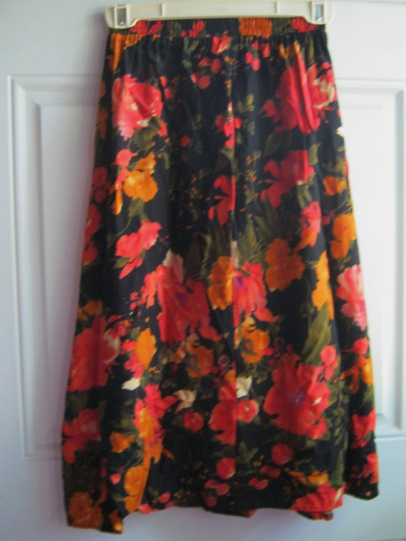 Black Boldly Floral Skirt, Size 8 Petite, Le Damo… - image 3
