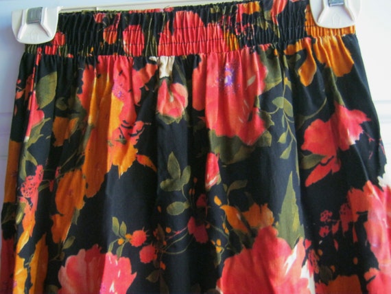 Black Boldly Floral Skirt, Size 8 Petite, Le Damo… - image 2