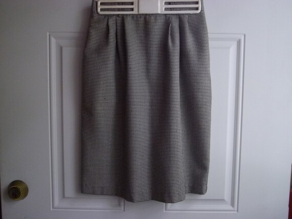 Tailored Black& White Hounds-tooth Skirt by Jenni… - image 1