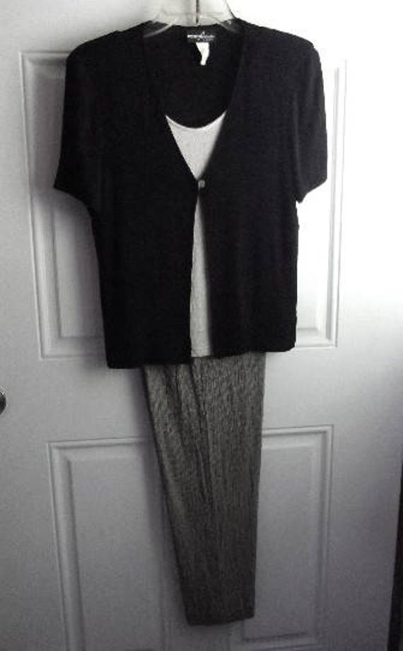 Black, White & Gray 2 Piece Summer Pantsuit, Size 