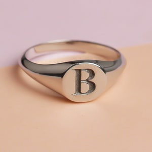 Bague initiale en argent sterling : chevalière monogramme personnalisée, option or 18 carats
