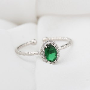 Bague avec pierre de naissance ovale • Bague en argent avec pierre de naissance • Bague avec pierres précieuses colorées • Bague avec pierre de naissance personnalisée • Pierre de naissance délicate • Bague empilable
