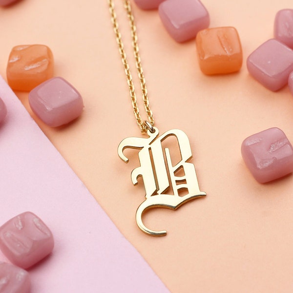 Collier de lettres gothiques • Collier initial personnalisé • Collier initial personnalisé • Collier personnalisé • Collier gothique personnalisé • Gothique personnalisé