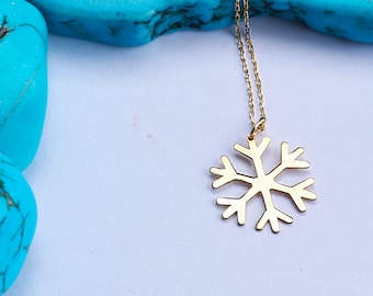 Gold Snowflake Necklace • Snowflake Necklace  • Snowflake Charm •  Gold Snowflake Pendant Necklace • Snowflake Charm Necklace