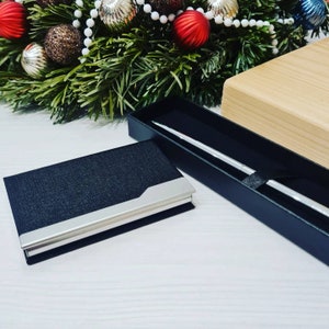 Custodia per biglietti da visita con penna color argento Porta biglietti da visita colore nero Pelle in acciaio inossidabile Può essere personalizzata Richiesta personalizzata
