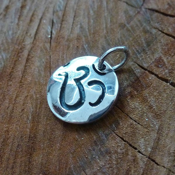 Small Sterling Silver Round OM Medallion/OM Pendant/Gift for Her/OM Jewellery/Friendship Present/Spirtual Jewellery/Om Gift