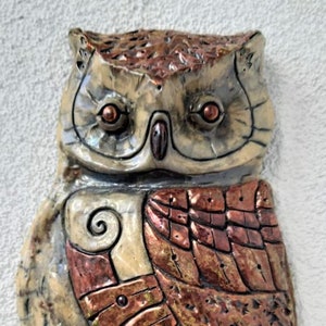 Eule Wandbehang, Raku Keramik, mit exklusiven Ornamenten, handgemachtes Wohndekor, Original Geschenk