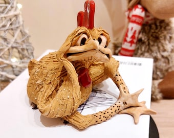 Pollo relajante de cerámica hecho a mano: decoración de estantería de arte popular