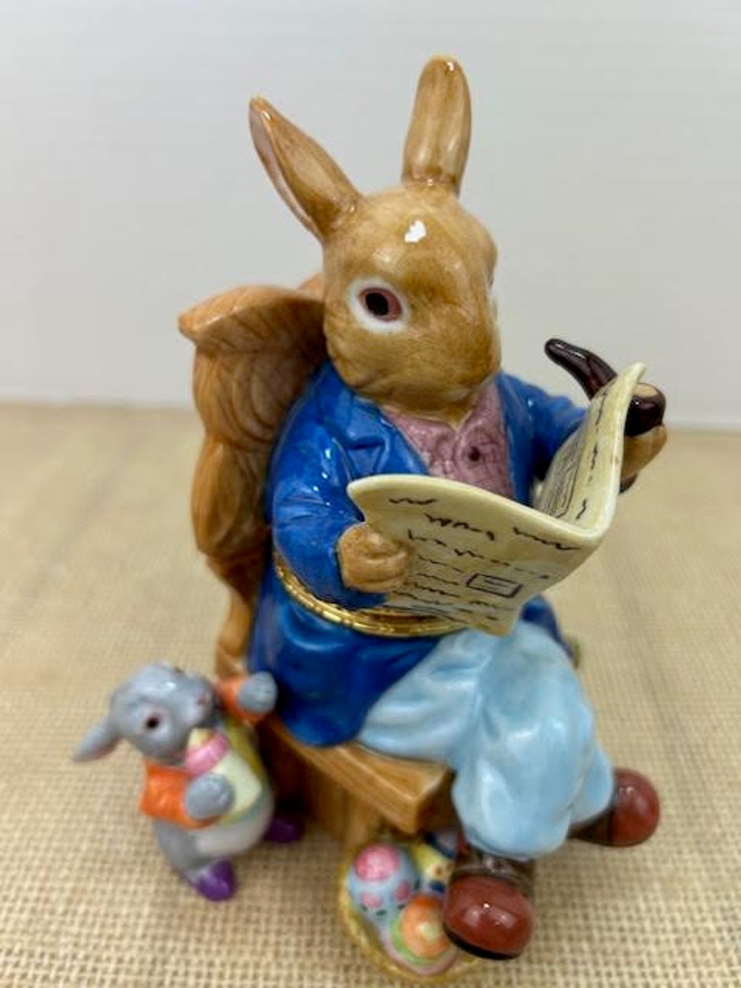 CWC Papa Bunny Reading Newspaper Hinged Figurine, Hinged CWC Papa Bunny Reading Newspaper Hinged Figurine, Hinged