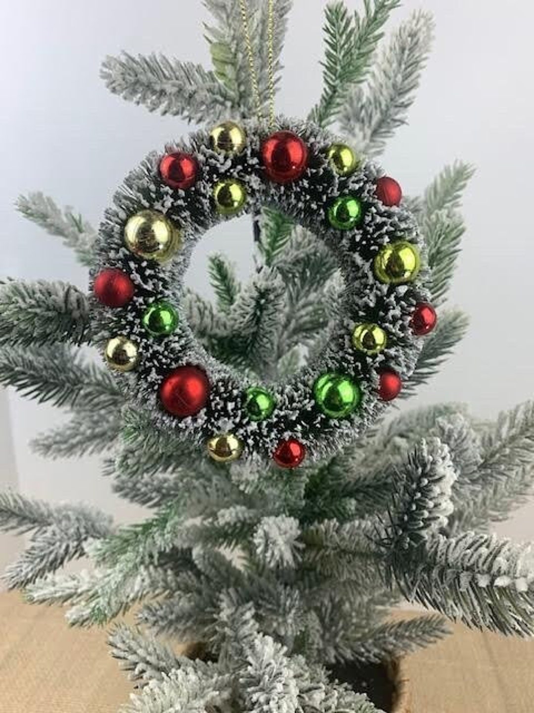 Vintage Style Bottle Brush Wreath With Bulb Ornaments, Bottle Brush Wreath Ornament, Vintage