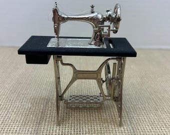 Miniature Silver Treadle Sewing Machine, Mini Retro Sewing Machine Decor, Mini Dollhouse/Playhouse Treadle Sewing Machine, Dollhouse Sewing