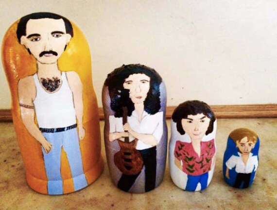 queen nesting dolls