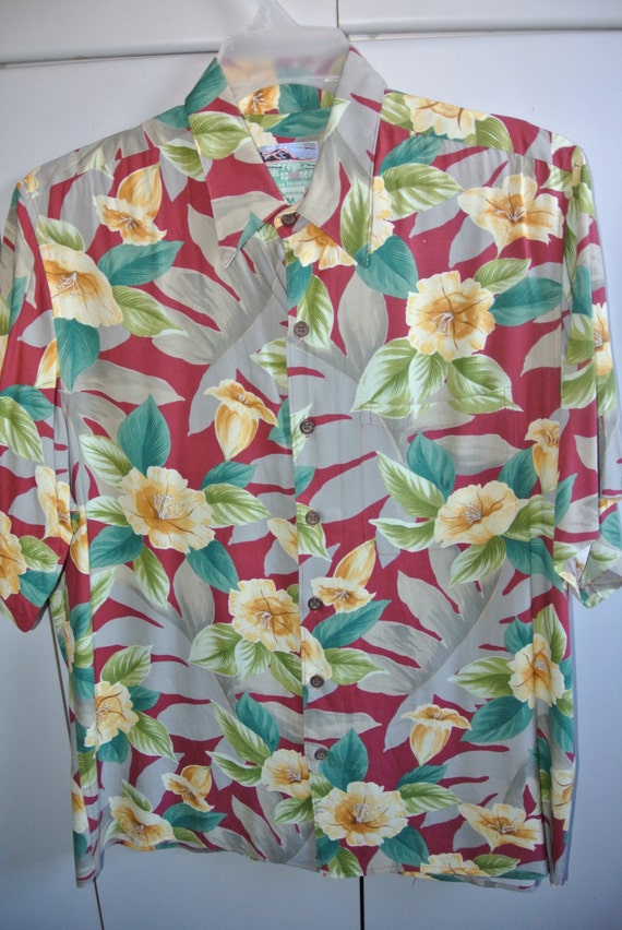 Reyn Spooner  Mens Medium  Hawaiian Woodrose on Re