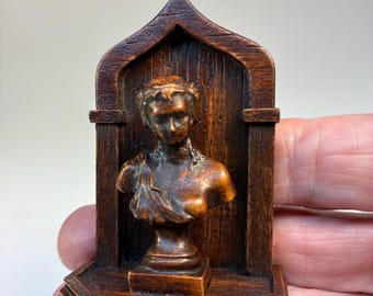 Wall statue mount