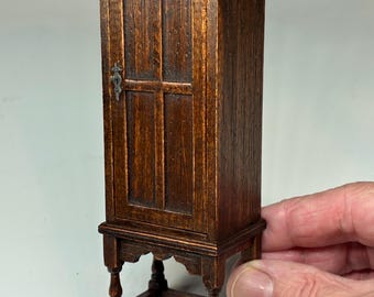 Raised single cupboard