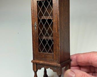Raised single cupboard
