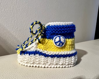 Spendenaktion- Baby-Sneakers "Ukraine“ - handgestrickt