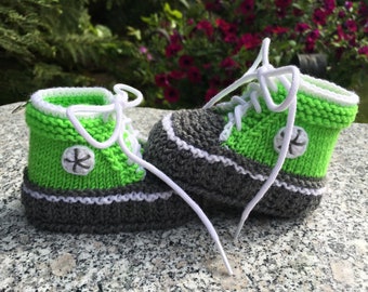 Baby-Sneakers "Grashüpfer" - NEU - handgestrickt