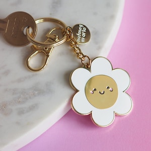 Darling Daisy Enamel Metal Keyring image 1