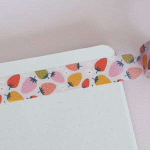 Washi-tape met aardbeivelden en fruitpatroon