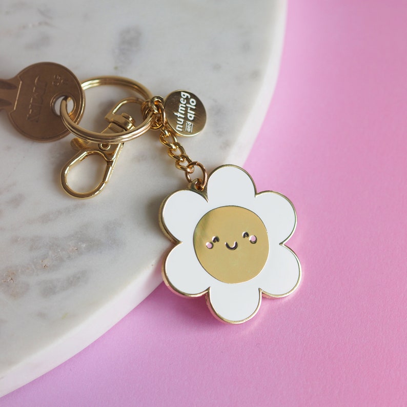 Darling Daisy Enamel Metal Keyring image 1