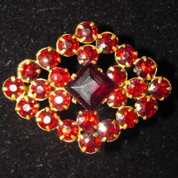 Antique GARNET Signed Czechoslovakia Brooch Pin Bohemian ROSE CUT Victorian 1800s Gold Tone Mounting Older C Clasp Women's Fine Jewelry