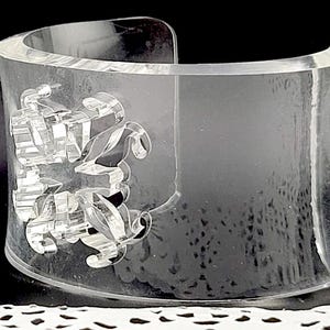 Vtg RUSTIC CUFF Chunky Clear Lucite Wide 1 5/8" Carved Insert Bangle Bracelet Unisex Jewelry Women