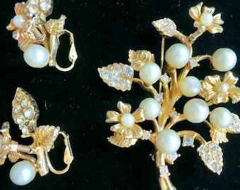 Rare HATTIE CARNEGIE Jewelry SET Gold Tone Trembler Pearl Flowers