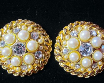 Vintage BLANCA 80s Runway Couture Large Designer Signed Pearl Crystal & Gold Plated Chain Trim Clip Earrings Womens High-End Vintage Jewelry