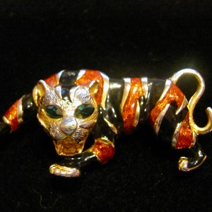 Rare SIMON CHANG Signed 3-D Figural Tiger Big Cat Brooch Pin Rust Red & Black Enamel Gold Tone Emerald Green Rhinestone Eyes Costume Jewelry