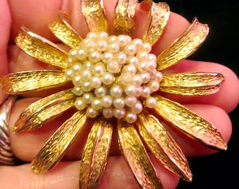 Stunning HATTIE CARNEGIE Signed Domed Pearl Center Flower W
