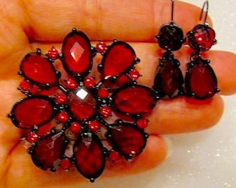 Vintage JOAN RIVERS Signed Cushion Cut Ruby Red Garnet Rhinestone Brooch & Matching Dangle Drop Pierced Earrings Japanned Black Mounting NOS