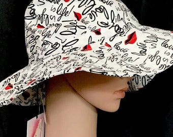 Vintage DVF Diane Von Furstenberg Cotton White "Life Is Love" Lips Print Bucket Hat Women's Beach Sun Floppy Brim One Size NWT Accessories