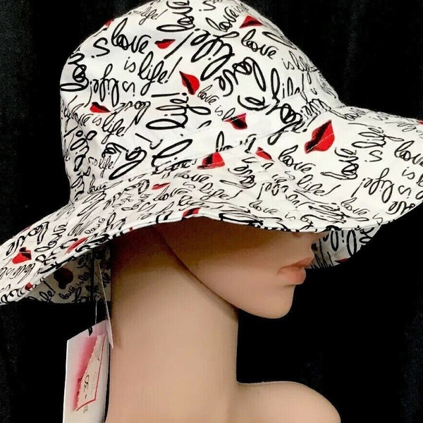 Vintage DVF Diane Von Furstenberg Cotton White "Life Is Love" Lips Print Bucket Hat Women's Beach Sun Floppy Brim One Size NWT Accessories