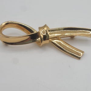 Highly Collectible CHRISTIAN DIOR Signed Polished Gold Tone Bow Knot Brooch Pin French Runway Couture High End Designer Jewelry EC