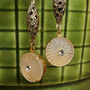 Vintage Victorian Style Camphor Glass Elaborate Gold Tone Filigree Lever Back Pierced Dangle Drop Earrings Women&#39;s Fashion Jewelry