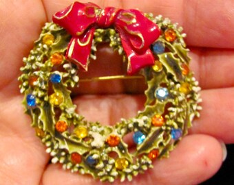 Vintage ART Signed Victorian Style Christmas Wreath Pin Brooch Snow Dusted Green Enamel & Multi Rhinestone Holiday Women's Costume Jewelry