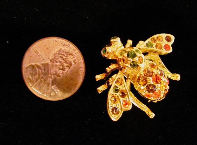 Iconic JOAN RIVERS Signed Multi Color Crystal Harvest BEE Pin Classic Collection Gold Tone Bee Bug Insect Brooch Women/'s Costume Jewelry Box