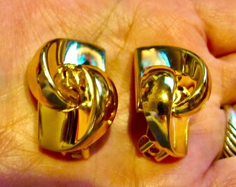 Vintage CHRISTIAN DIOR Signed Clip Earrings Polished 18K